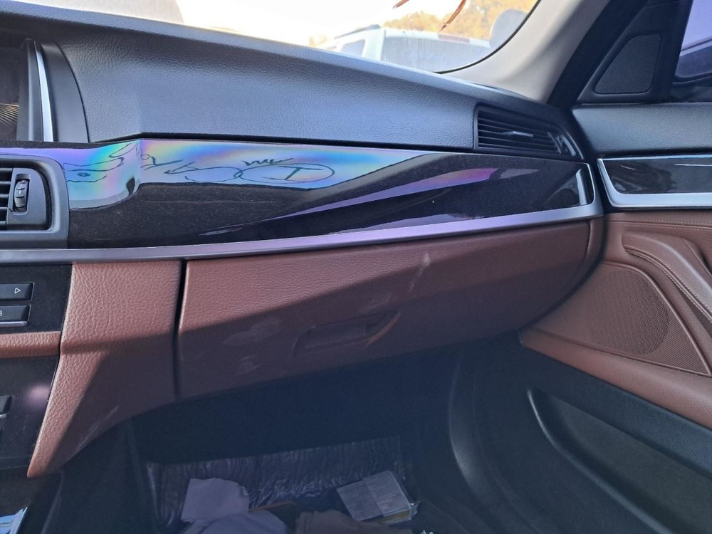 528I      2016 Glove Box 4864248