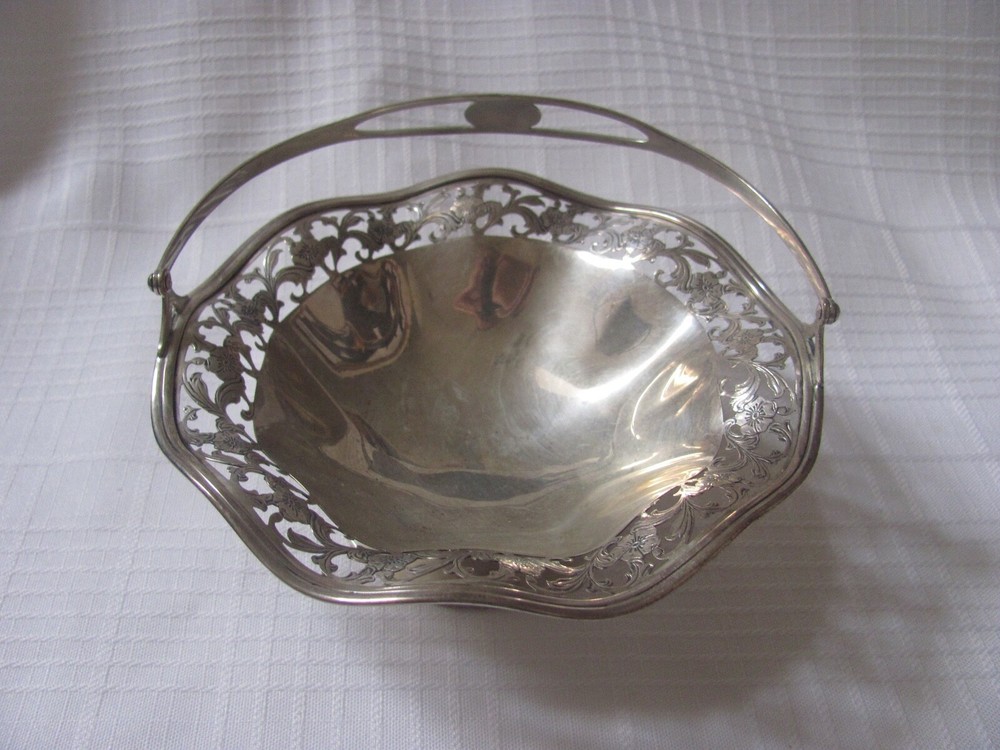VINTAGE STERLING SILVER SMALL CANDY DISH BASKET WITH FLOWER DESIGNED