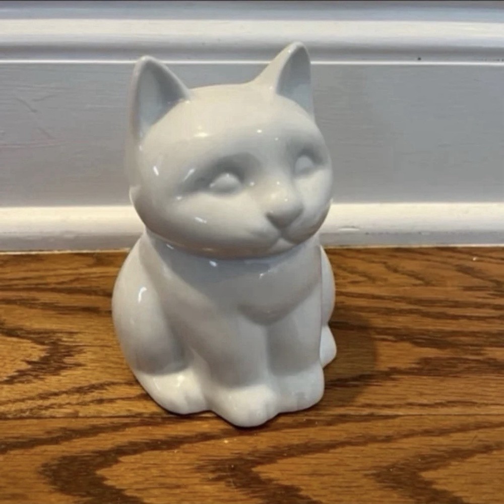 White small ceramic cat trinket jar.