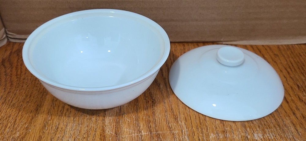 China Candy dish with lid 5" Blanc