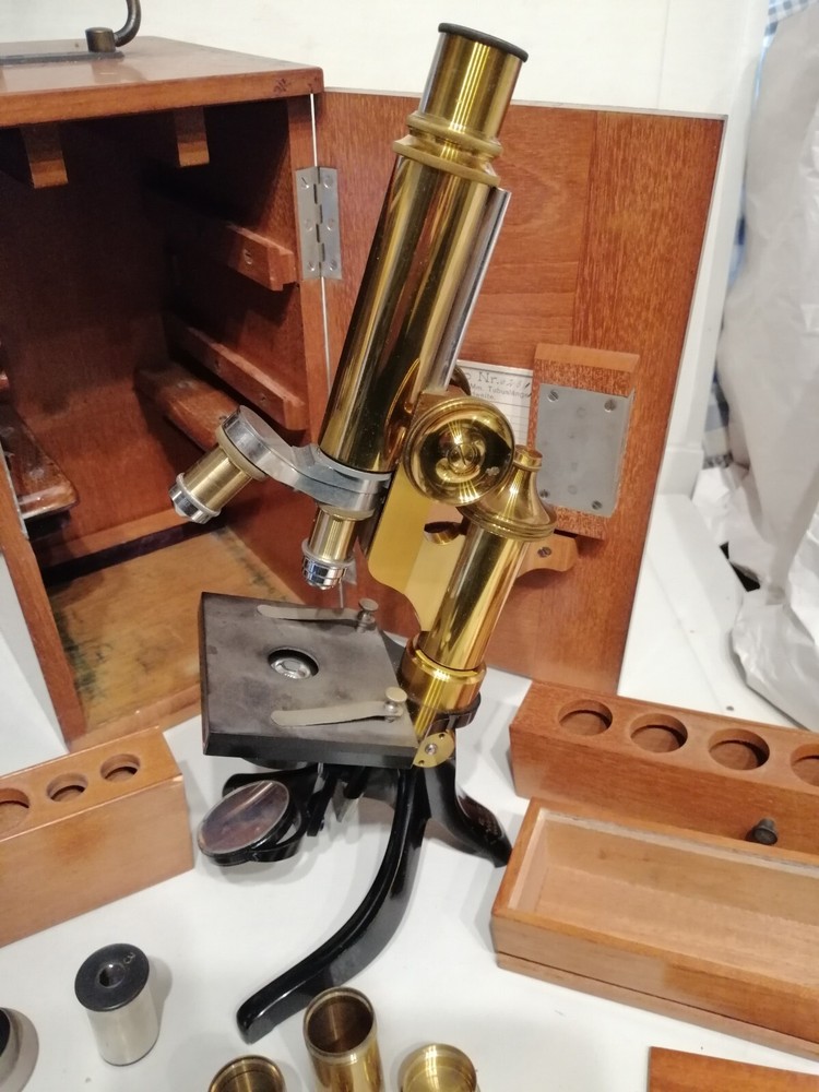 ANTIQUE BRASS MICROSCOPE LEITZ WETZLAR