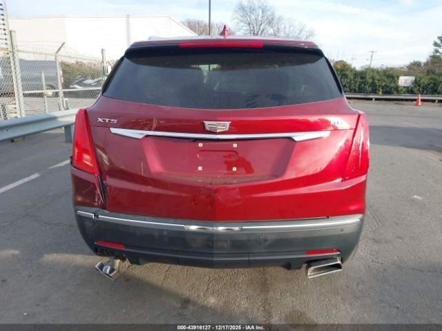 XT5 2017 Glove Box 4972233