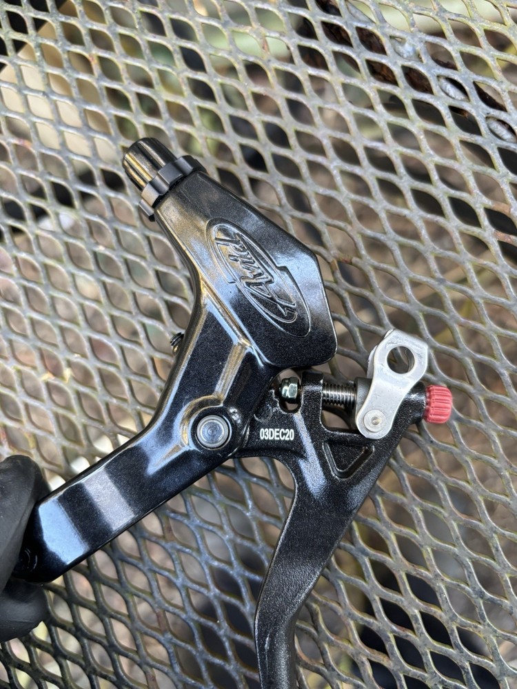 avid brake lever