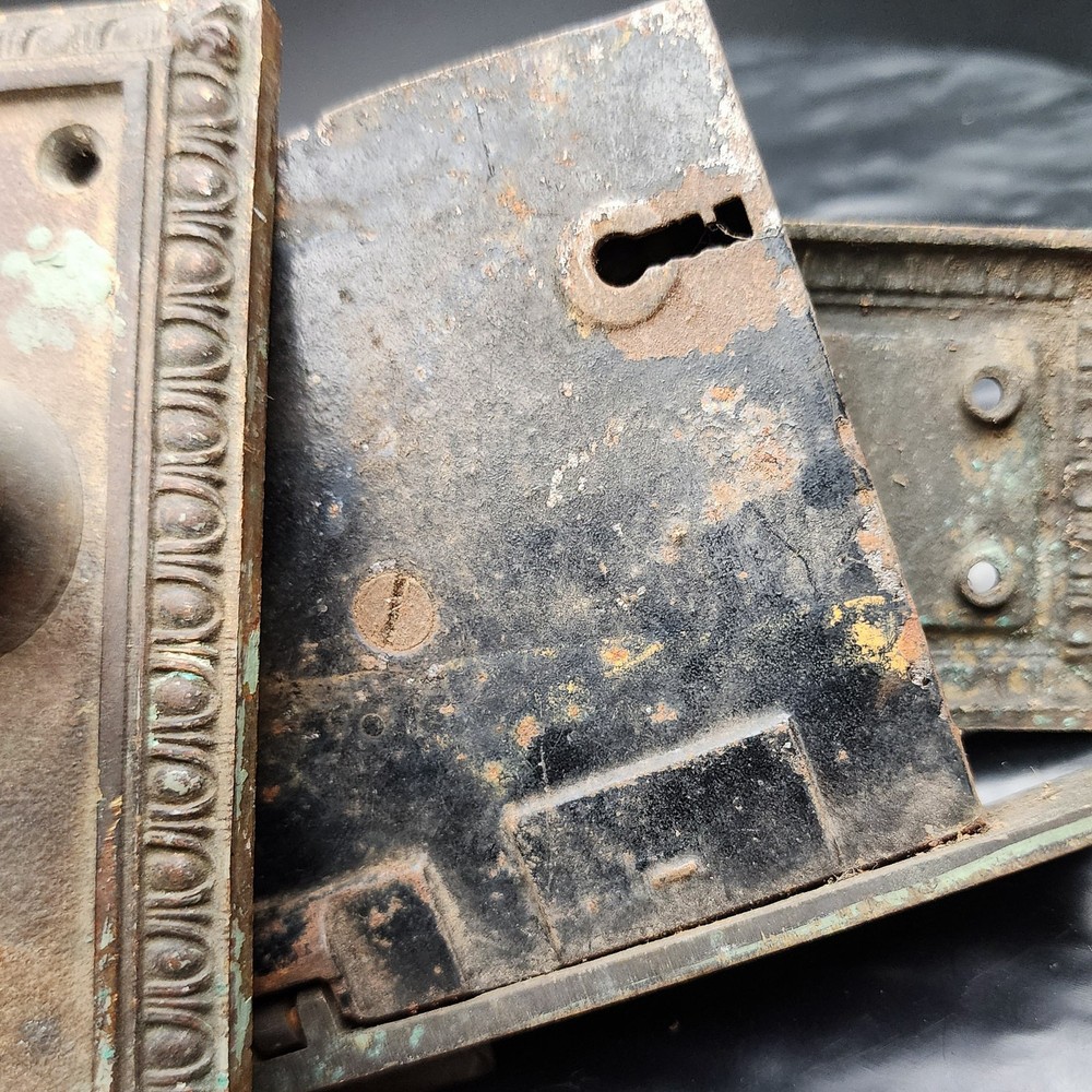 RUSSELL & ERWIN DESIGN NO. 945 ELEUSIS MORTISE LOCK w/ BRASS KNOBS ESCUTCHEON
