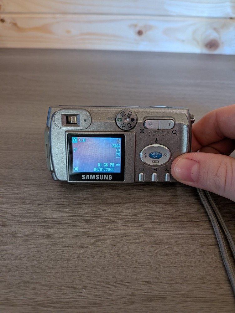 Samsung Digimax 401 Digital Camera 4.0MP, Silver