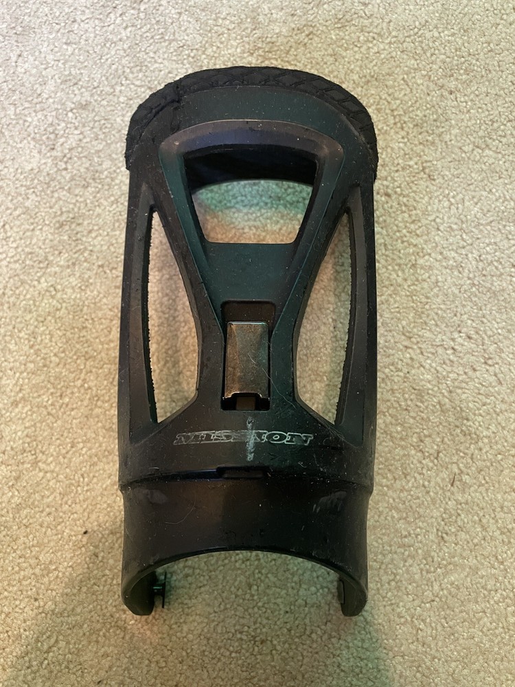 One Burton Mission Snowboard binding High Back Large Black