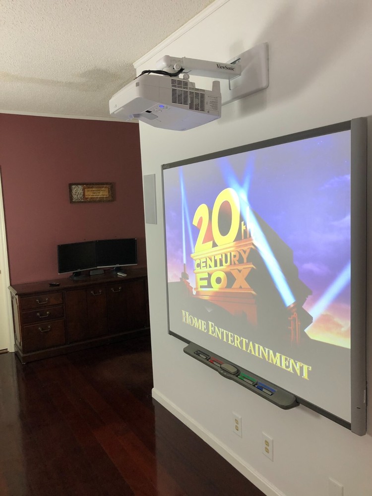 SMART Board SB680 77" Interactive Whiteboard In Excellent Condition With Pens