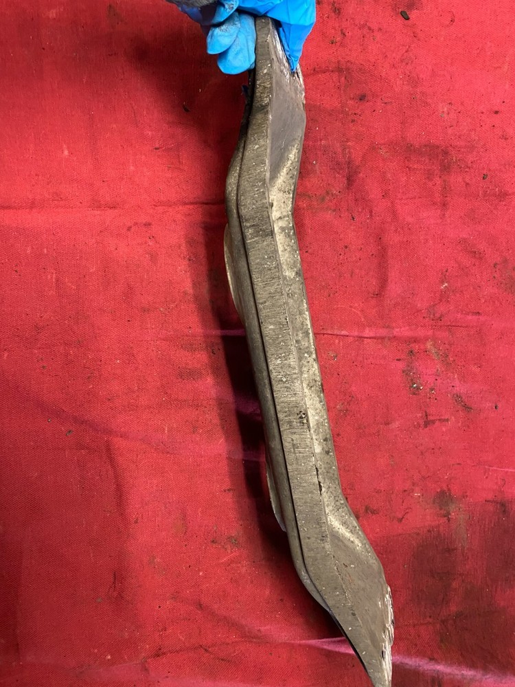 01 FREIGHTLINER CAT MOTOR ENGINE MOUNT BRACKET SUPPORT 103328 FRONT 05-16336