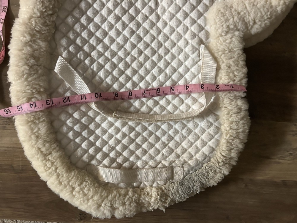 Fleeceworks Sheepskin Show Hunter Pad *SIZE: SMALL MEDIUM