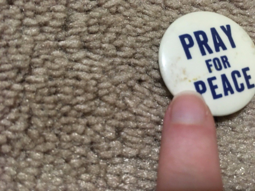 Vintage Pray for Peace pink back badge button white navy