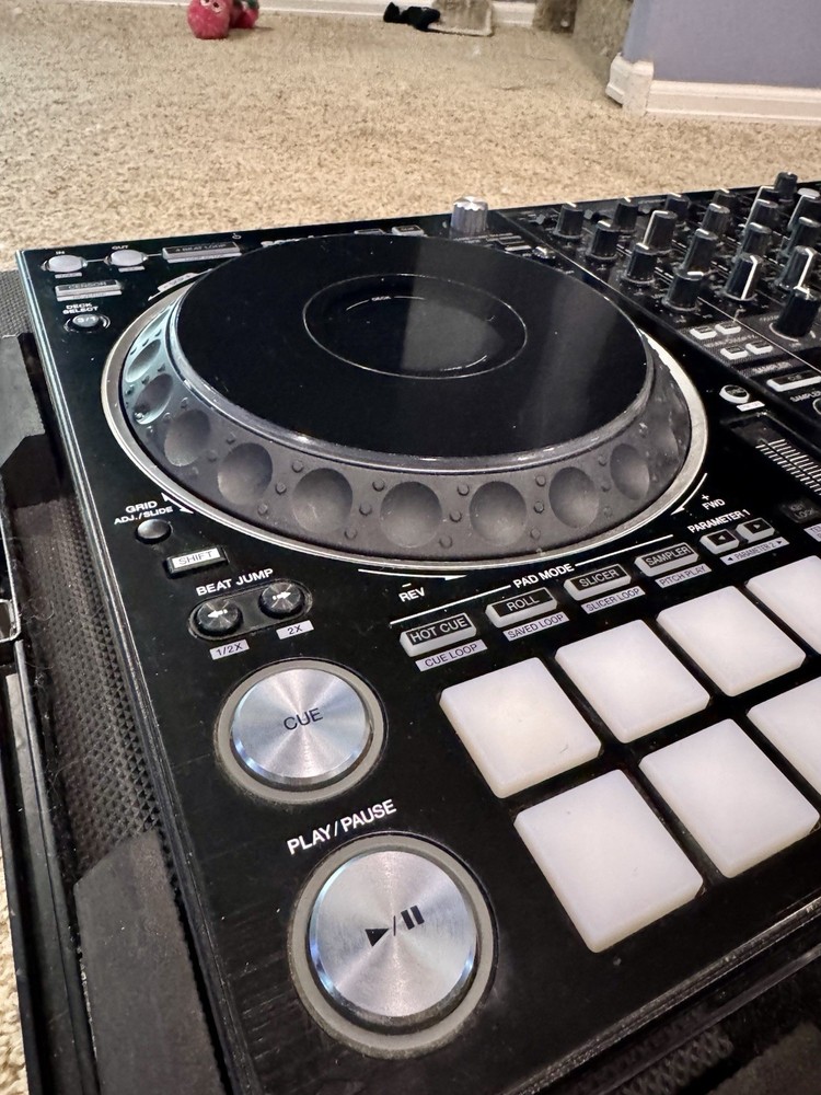 Pioneer DJ DDJ-1000SRT Controller *W/ FLIGHT CASE*