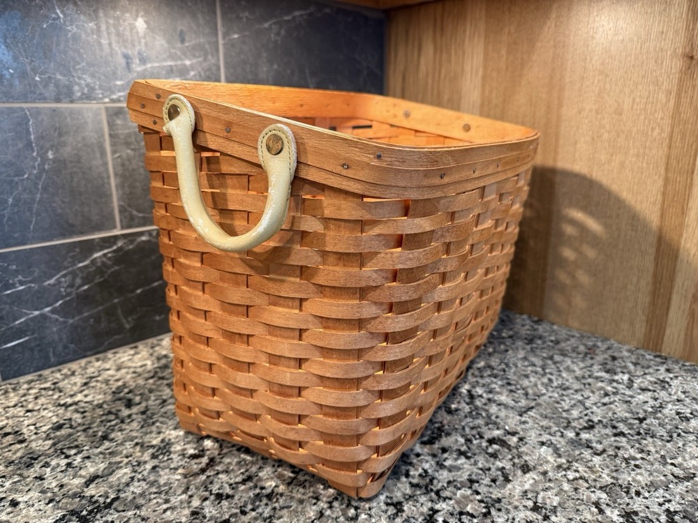 Longaberger , magazine basket, excellent condition