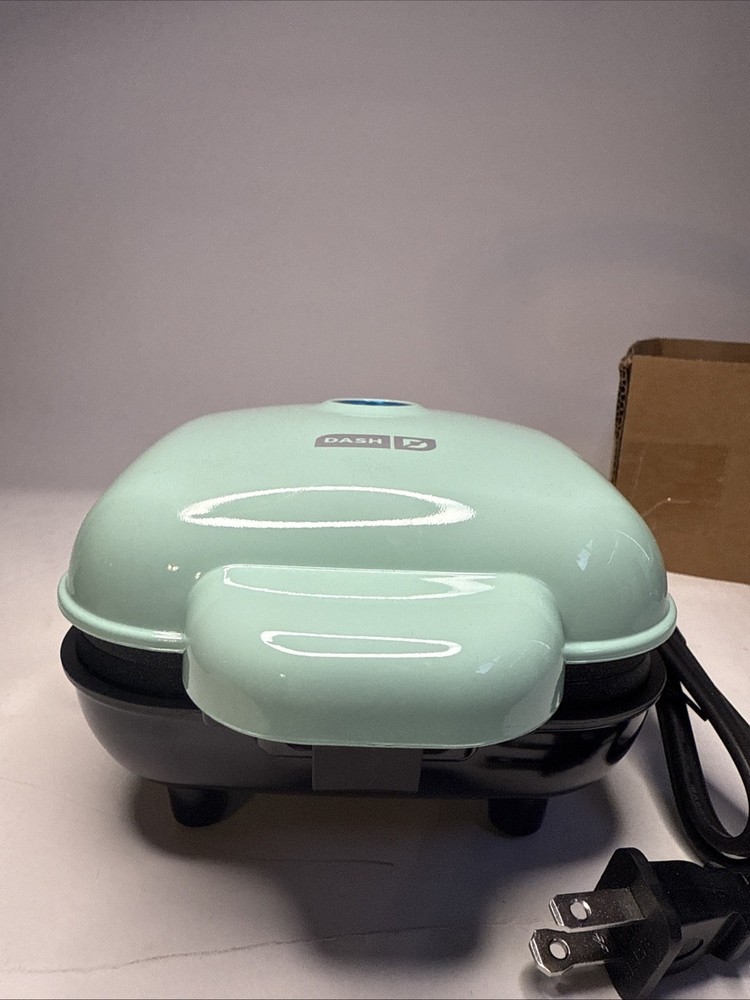 Dash Egg Bite Maker Makes 4