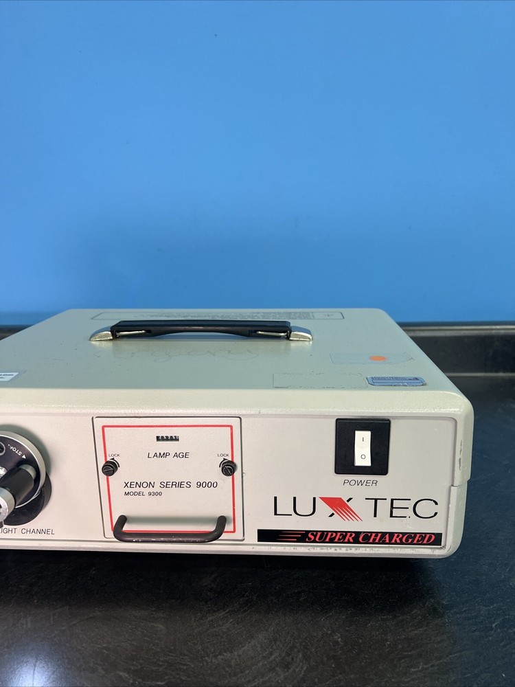Xenon Series 9000 LUXTEC 9300 Light Source