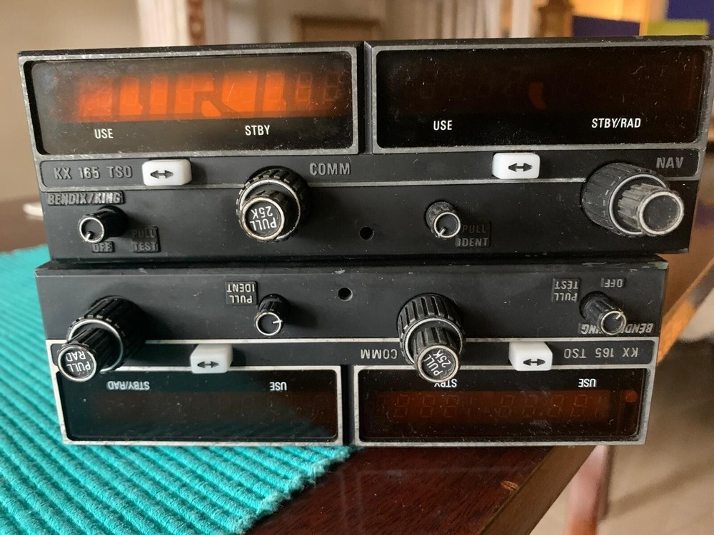 2) Bendix King KX-165 Nav/Com radios 28V