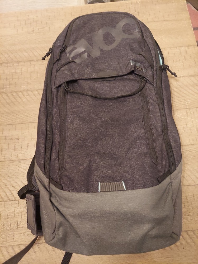 EVOC, Trail Pro 10, Protector backpack,  Stone/Carbon Grey, LXL OPEN BOX.