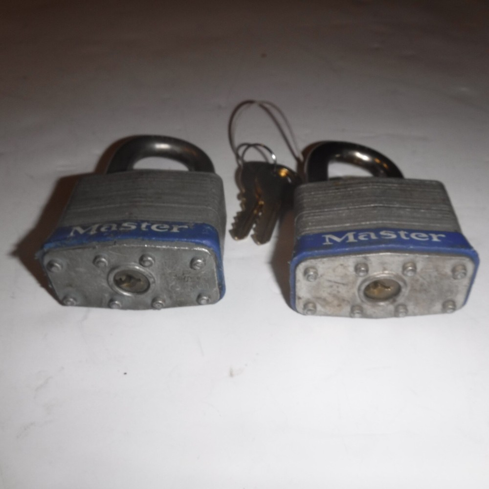 Master #5 padlocks set of 2 keyed alike .