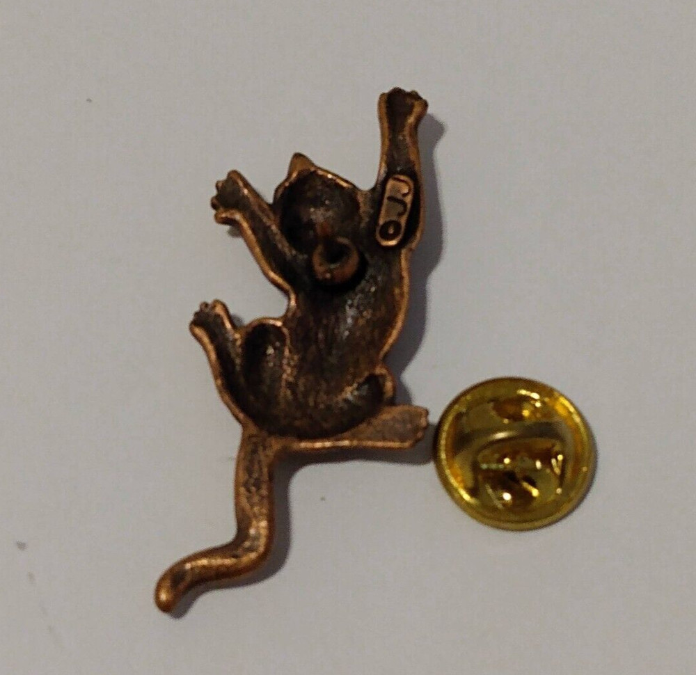 JJ Jonette Crawling Cat Figure Lapel Pin