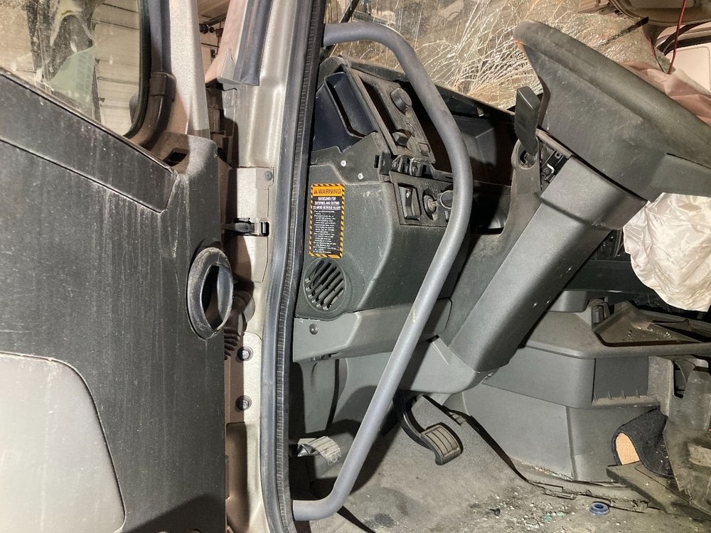 Volvo VNL 28(in) Grab Handle, Cab Entry (Front) - Used