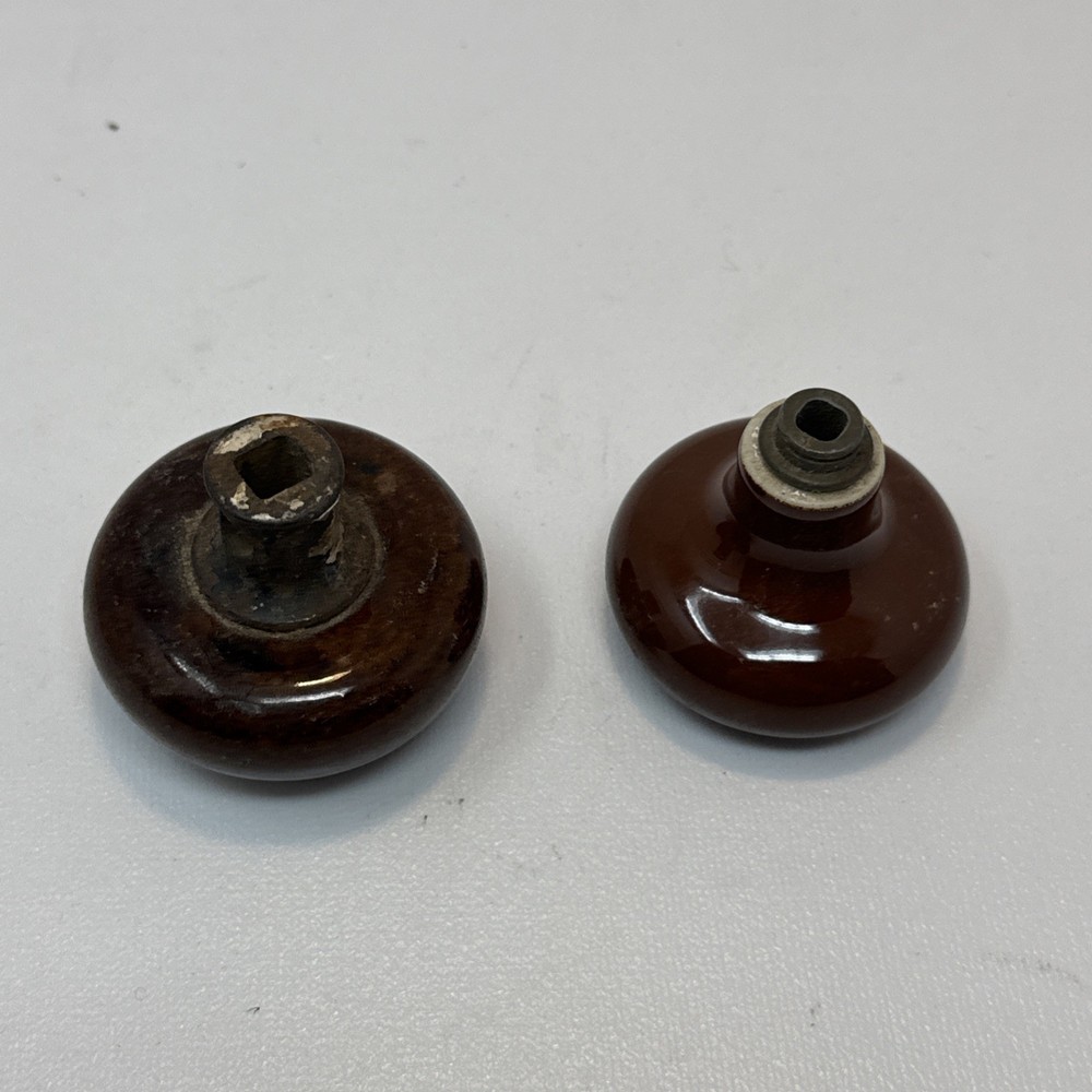 2 Vintage Brown Knobs