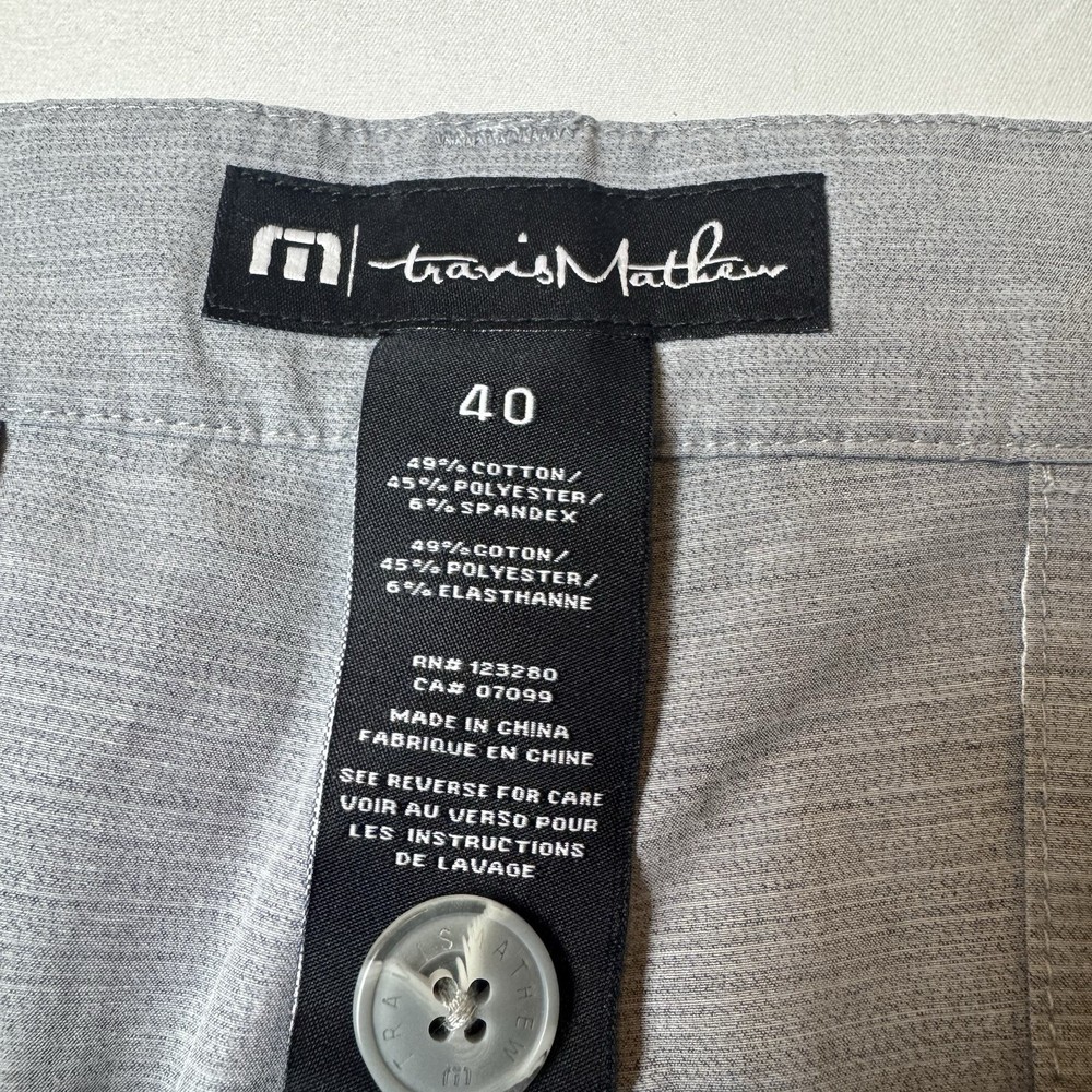 Travis Mathew Golf Shorts Gray Pineapple Pattern Men's Size 40 NICE