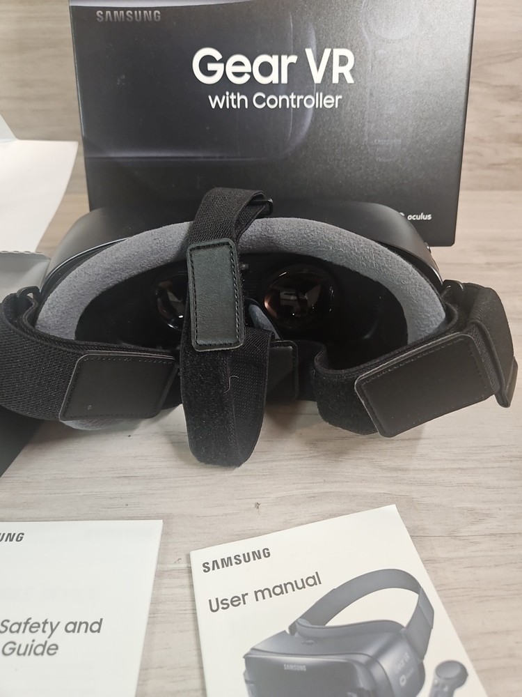 Samsung Gear VR 2017 w/ Controller