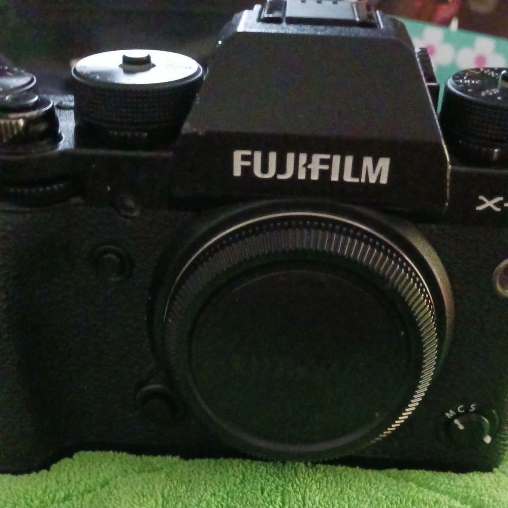 FUJIFILM X-T2 Mirrorless Camera BattCharger Set