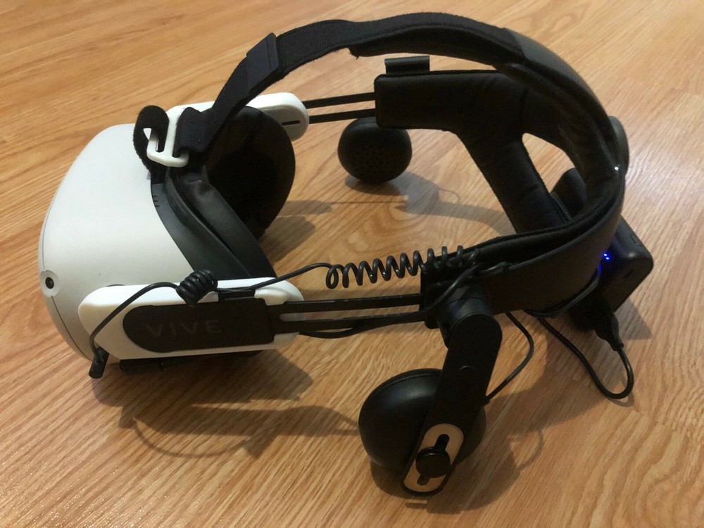 White Deluxe Audio Strap (DAS) on Oculus Quest 2 Adapter Kit with Magic Tape