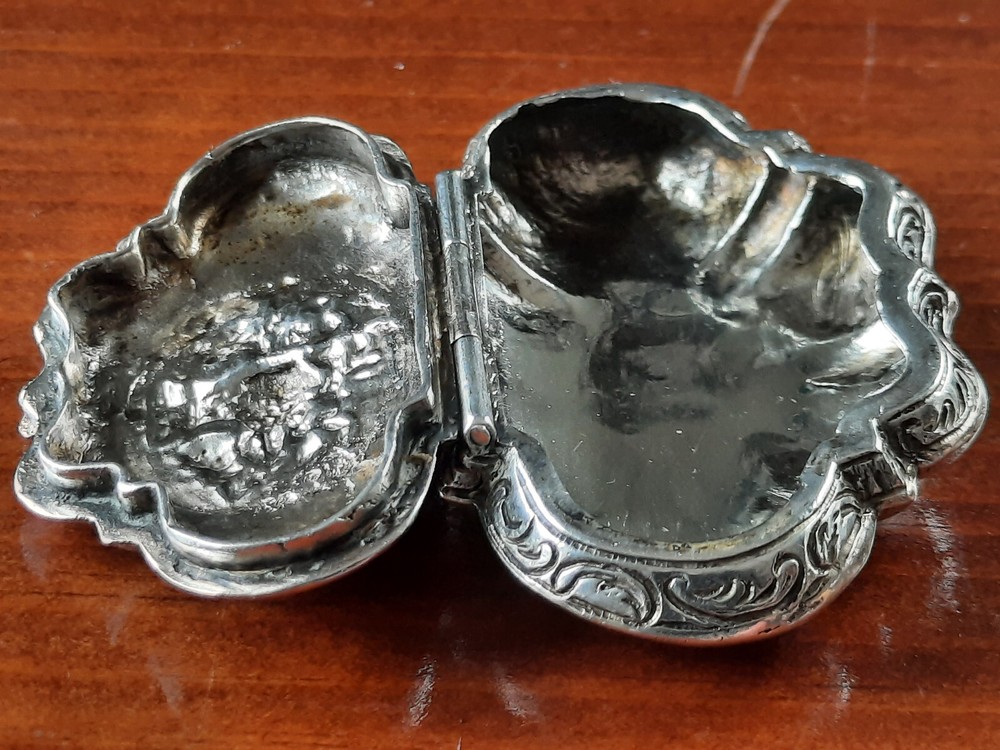 800 Silver Cast German Shell Shaped Trinket or Snuff Box
