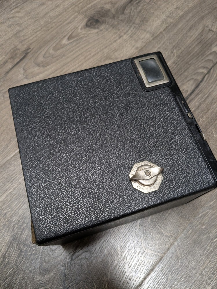 six -i6 brownie Vintage Camera