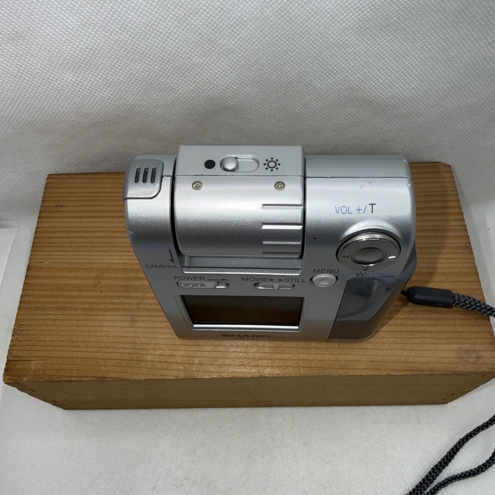 Sharp VN-EZ1H Digital Recorder Camera MPEG-4 Vintage + Memory Card & Reader