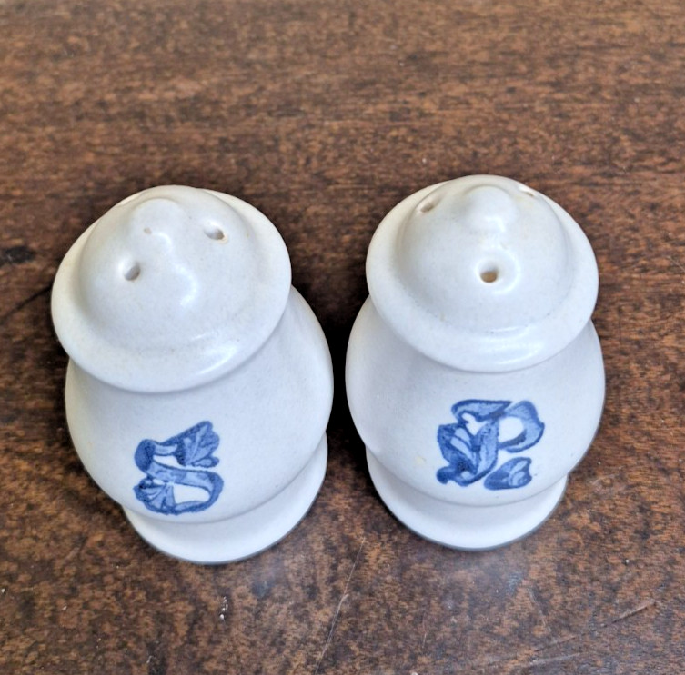 Pfaltzgraff Stoneware Yorktowne Salt & Pepper Shaker Set 4”