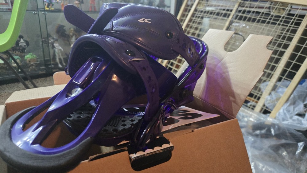 Burton CITIZEN Snowboard Bindings Medium Purple Discs & Hardware