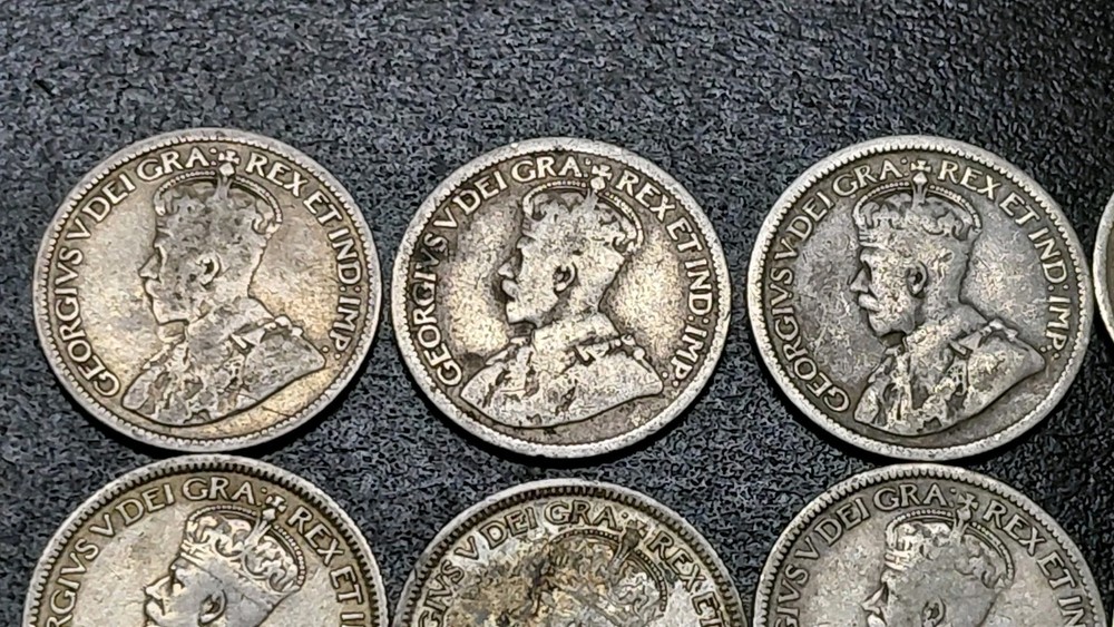20 CANADA SILVER DIMES .RANGE FROM 1913 TO 1951 . 1947 WITH & WITHOUT MAPLE LEAF