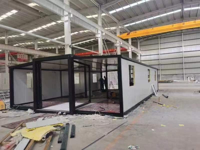 40FT Mobile Expandable Container House EMPTY - BATHROOM INCLUDED