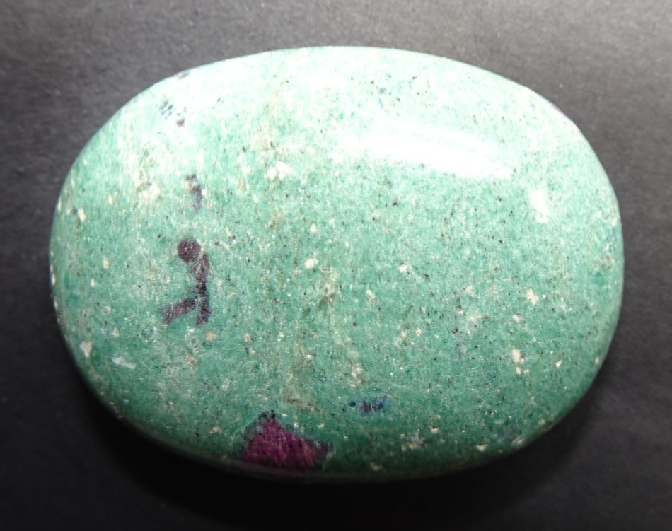 Ruby Fuchsite Palmstone - India sc1009