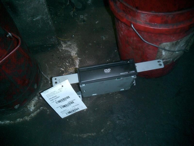 04 INFINITI G35 SCREEN  NAVIGATION DVD PLAYER