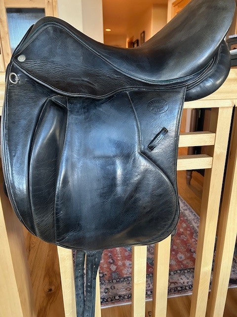 Devoucoux Dressage Saddle 17 used