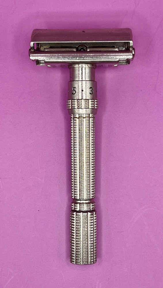 GILLETTE MENS 2 SIDED SAFTY ADJUSTABLE RAZOR. U. S. A.