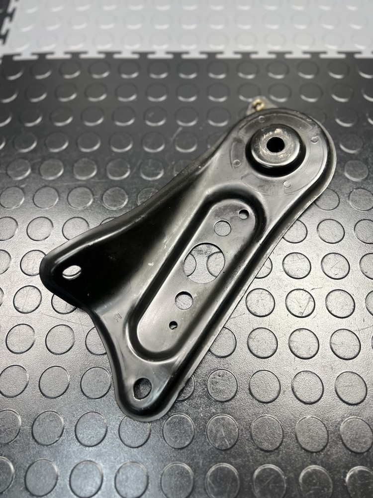 2004 LEXUS ES330 RIGHT SIDE ENGINE LOWER CRADLE SUBFRAME LOWER BRACKETOEM