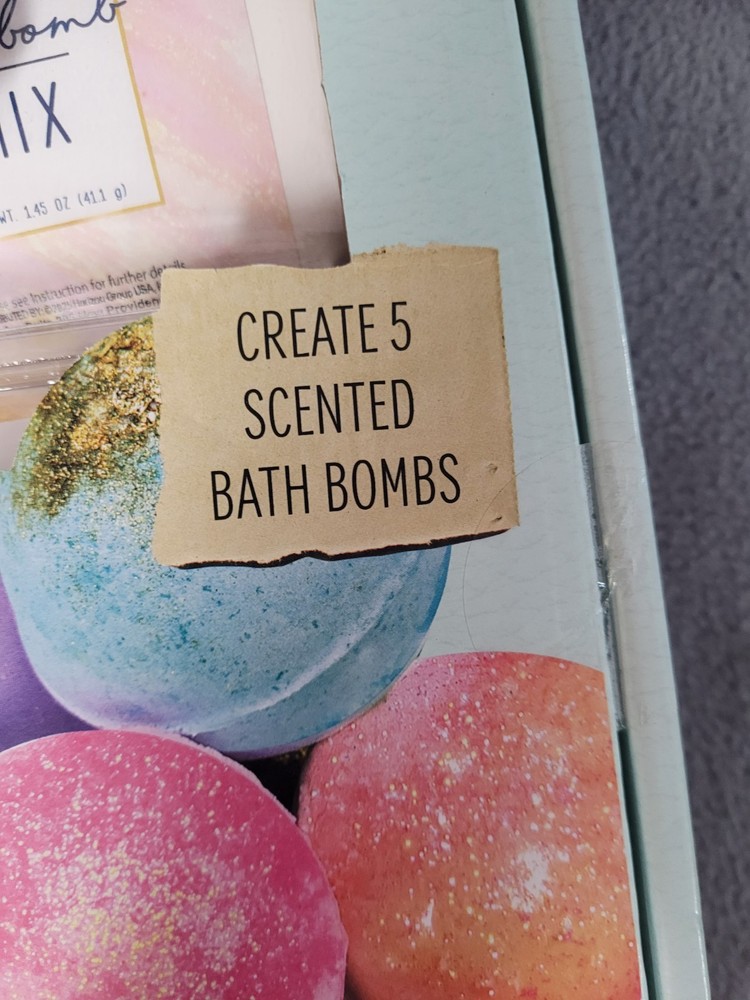 DIY Bath Bombs Kit STMT Create Scented Bath Bombs DAMAGED BOX