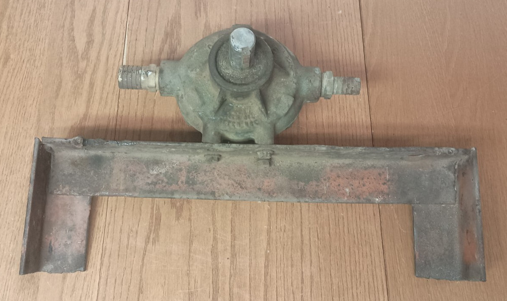 Roller Pump CastIron 7700 Hypro CF 20 With Bracket