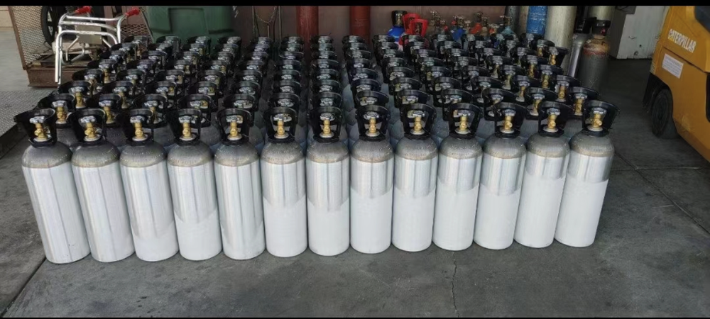 Aluminum CO2 Tank with Handle and CGA320 Valve - NEW (HYDRO TESTED)