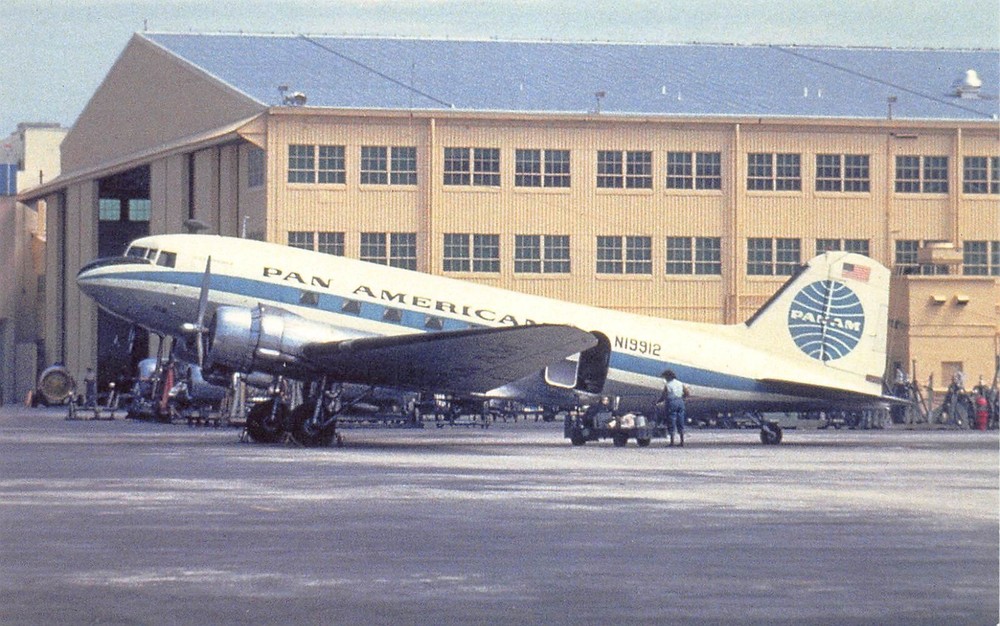 Airline Postcard       PAN AMERICAN AIRWAYS DC-3