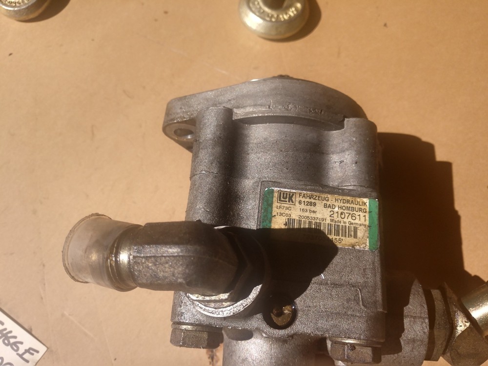 INTERNATIONAL POWER STEERING PUMP 2107611C1