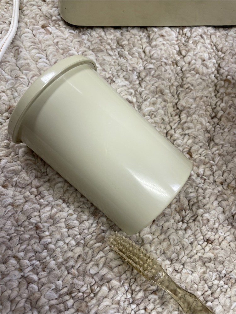 Vintage Oster Automatic Pulp Ejector Juicer