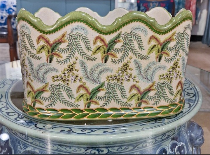 GREEN & WHITE FERN PORCELAIN PLANTER/CACHEPOT