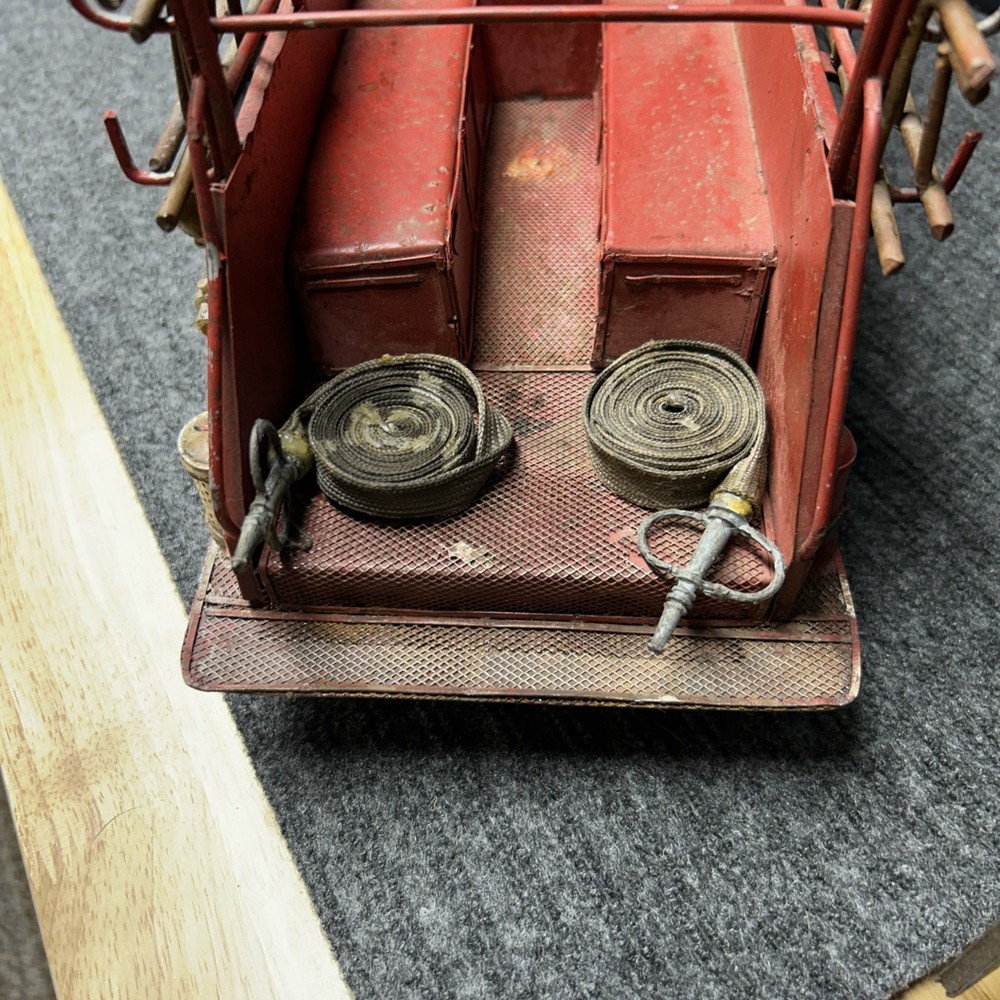 Antique Metal Fire Engine. Removable Side Ladders. In Good Condition .￼