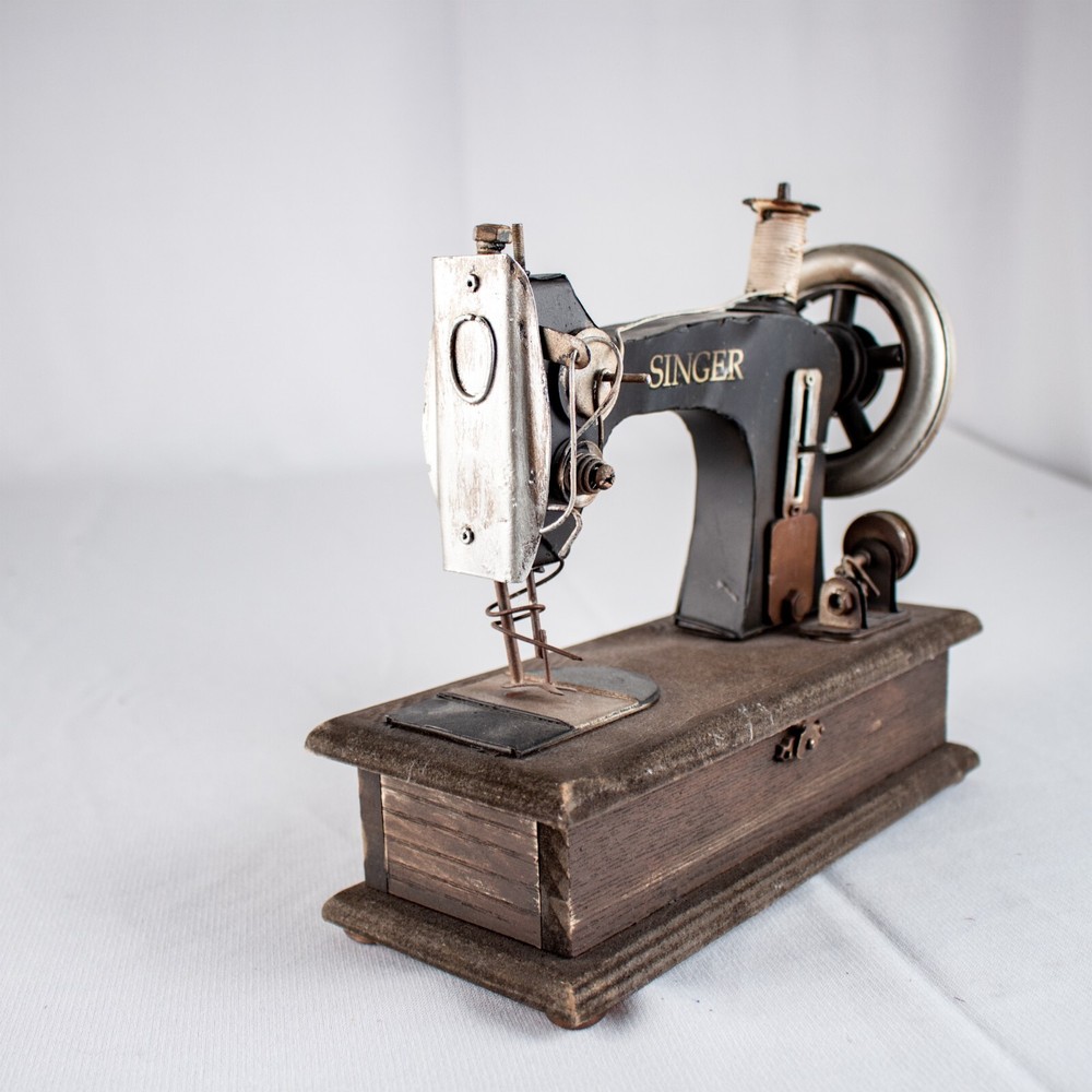 SINGER Sewing Machine Tools Hidden Jewelry Box Decor