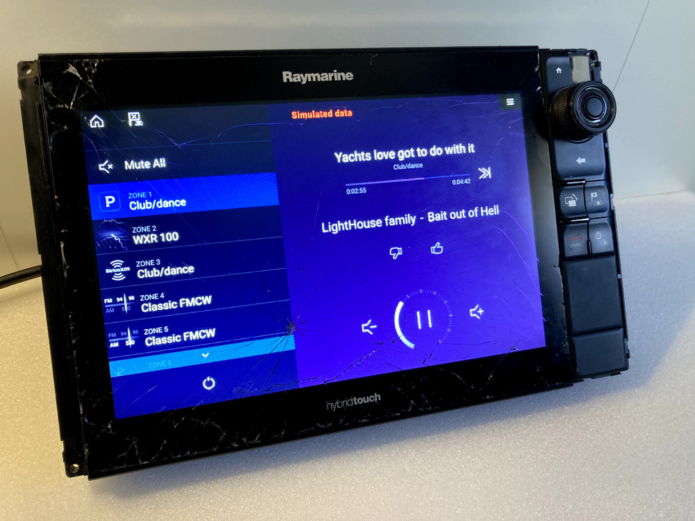 Raymarine eS127 MFD Chartplotter GPS Radar Display E70284 – Works CRACKED SCREEN